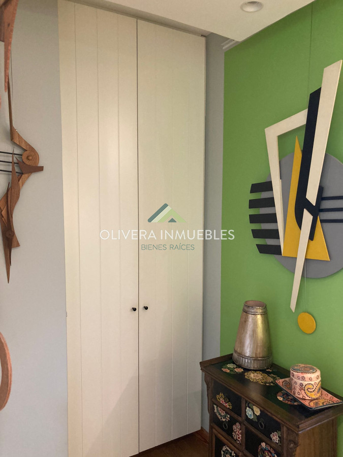Apartamento ID.12476 - Apartamento en venta 3 dormitorios, con patio y una vista única al lago. 