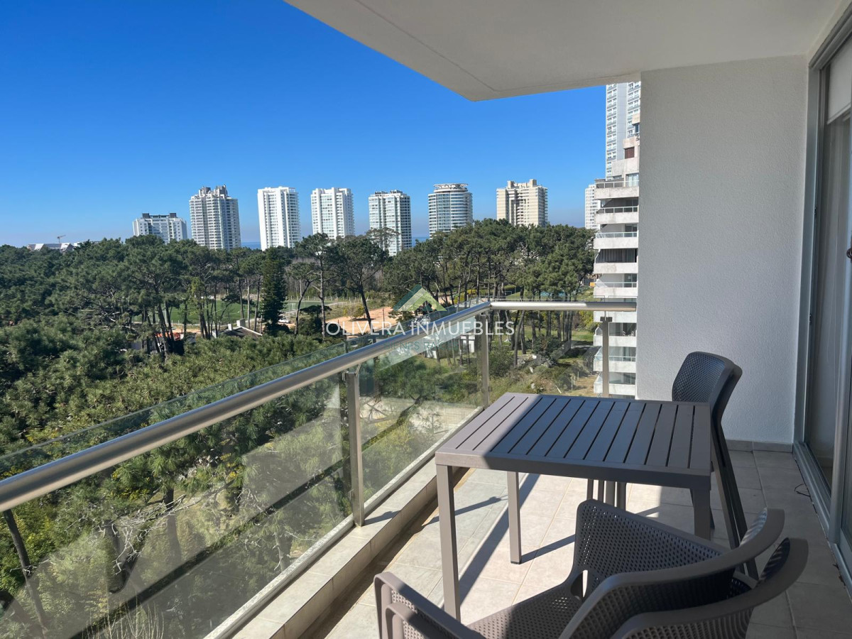 Apartamento ID.8788 - Apartamento tipo casa, con amplia terraza. 2 dormitorios 2 baños.