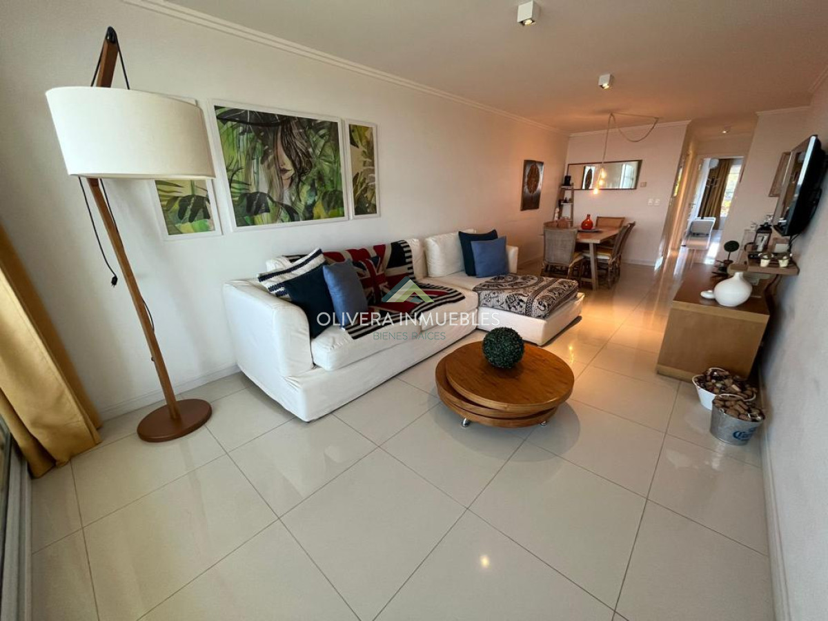 Apartamento ID.12105 - Apartamento en venta de 2 dormitorios en Edificio Cruceros