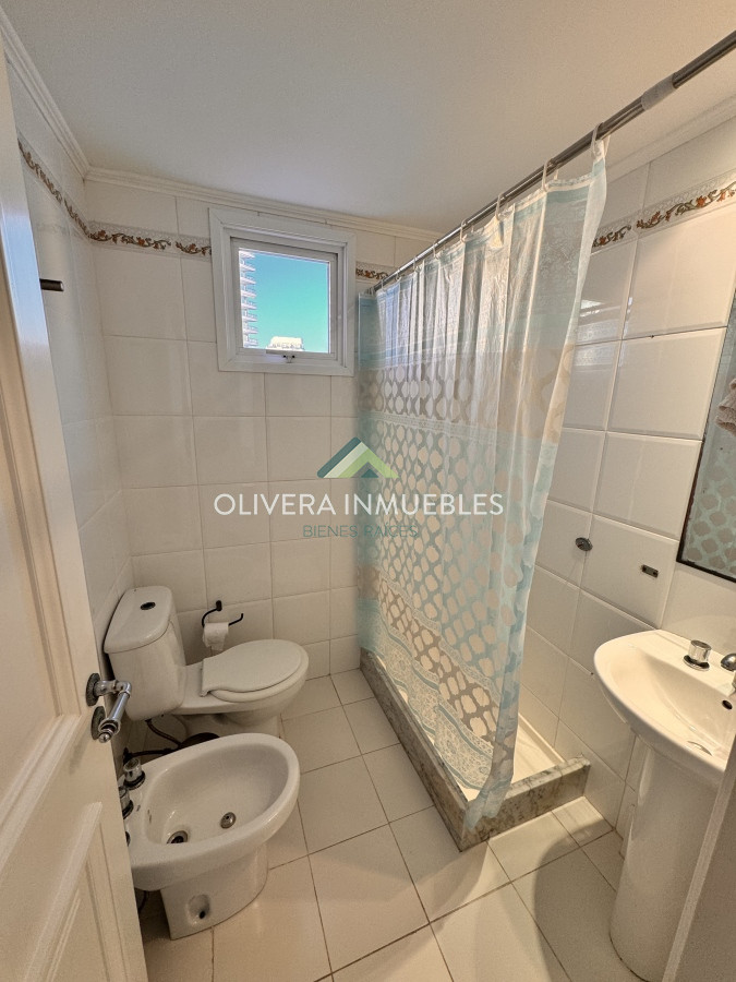 Apartamento ID.12358 - Apartamento en venta de 4 dormitorios en Playa Mansa, Punta del Este