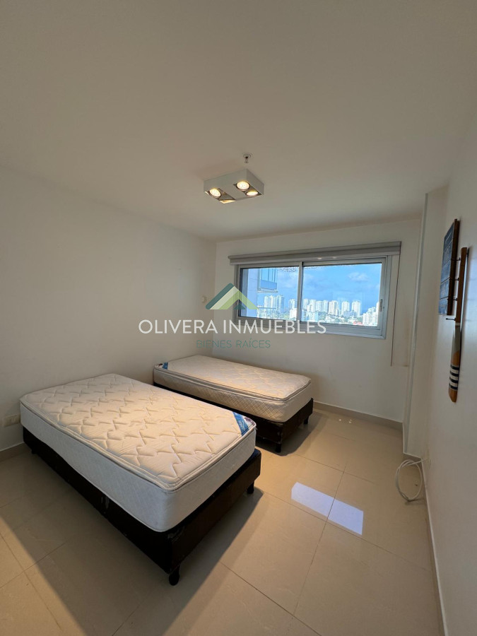 Apartamento ID.12684 - Apartamento en venta de 2 dormitorios en edificio Miami Boulevard