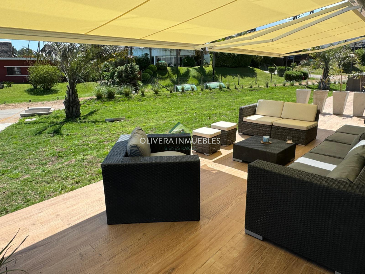 Apartamento ID.11435 - Apartamento en venta, alquiler anual o alquiler de verano  de 2 dormitorio en Playa Mansa, Punta del Este