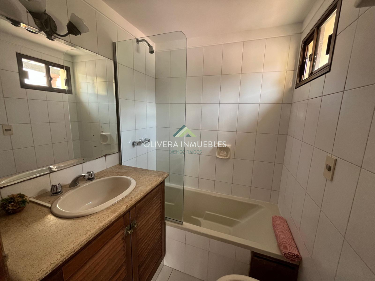 Apartamento ID.13670 - Apartamento en venta y alquiler temporal, vista al mar Punta del Este