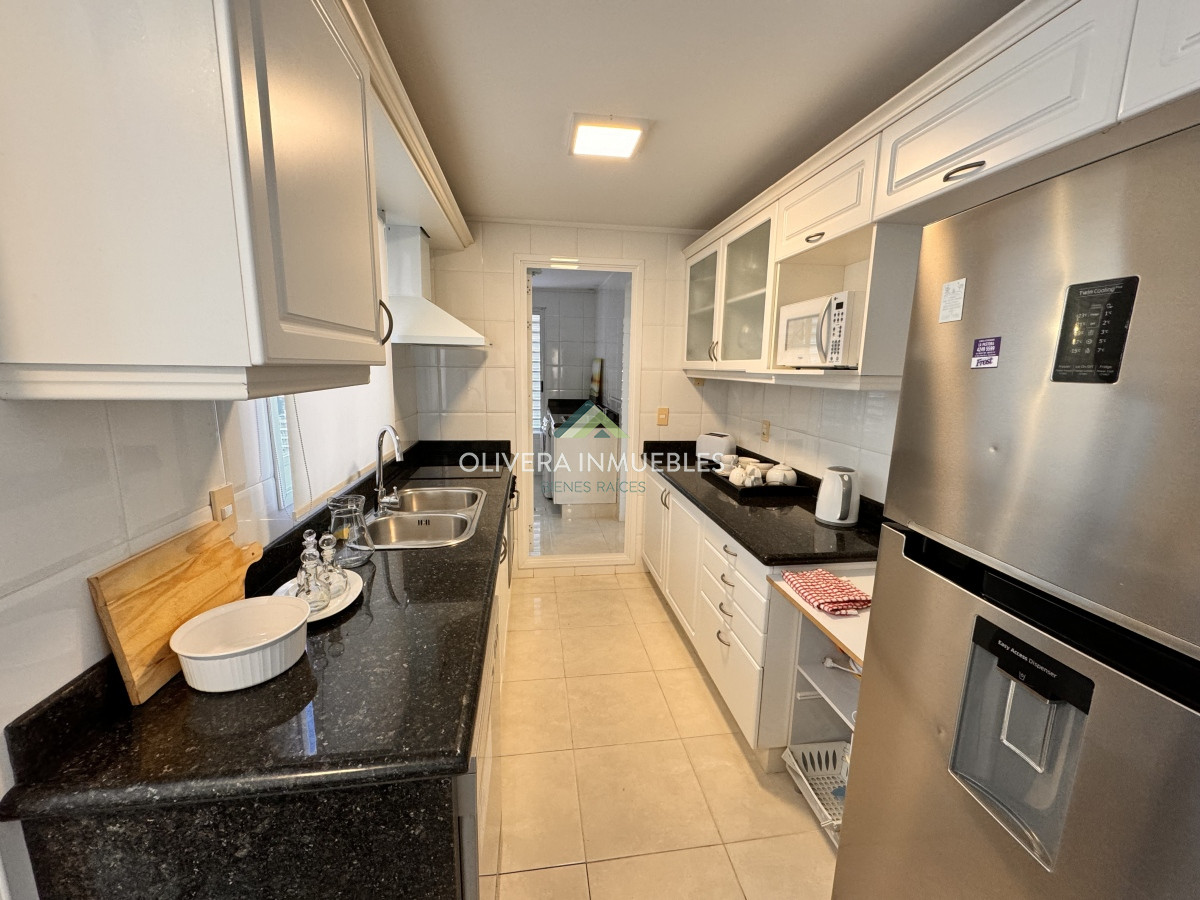 Apartamento ID.12358 - Apartamento en venta de 4 dormitorios en Playa Mansa, Punta del Este
