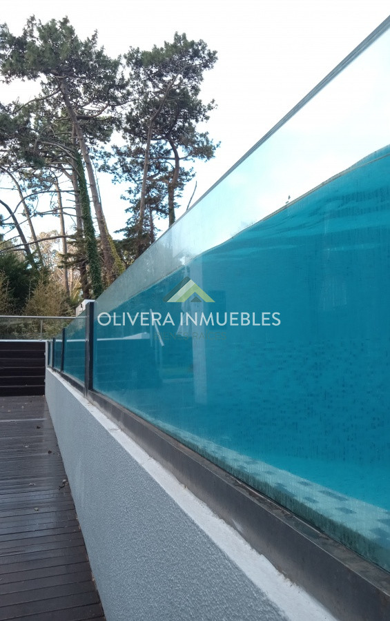 Apartamento ID.8139 - Amplio apartamento de 2 dormitorios y 2 baños, ubicado en un punto estratégico, cerca de todo, con terraza tipo patio.