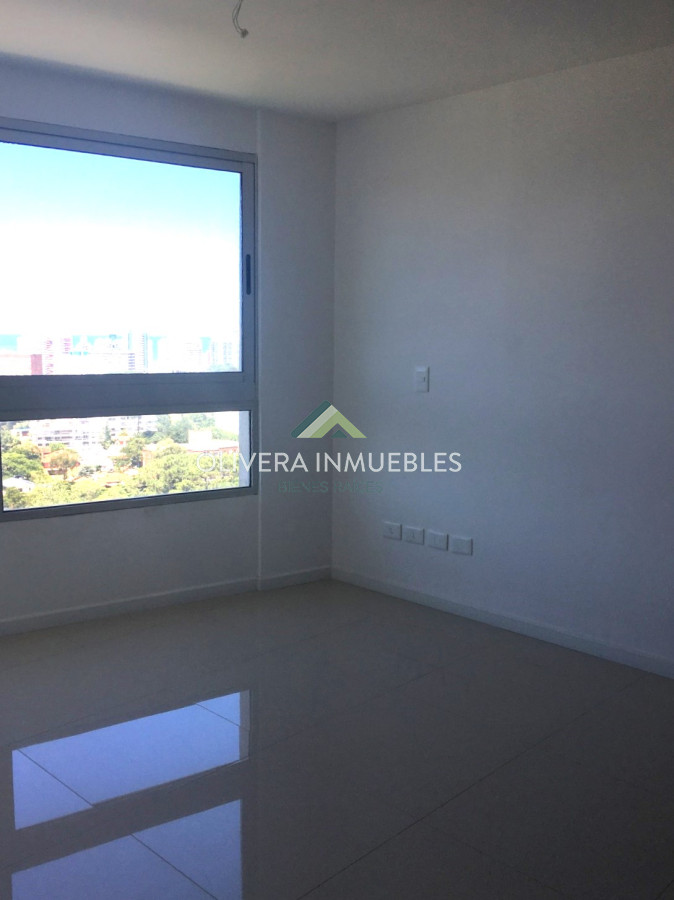 Apartamento ID.2267 - Apartamento en venta en Punta del Este, sobre la Avenida Roosevelt en Edificio Gala Vista.