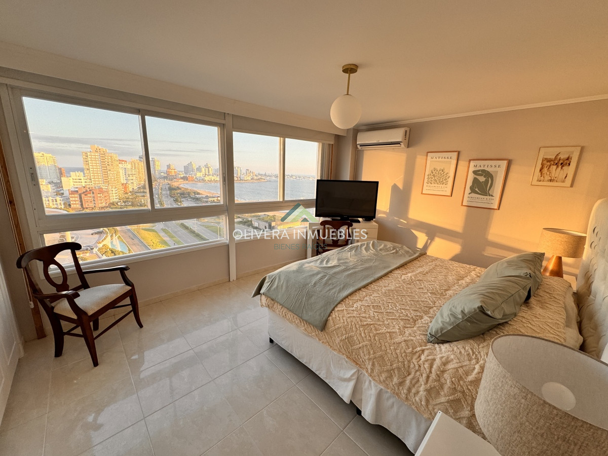 Apartamento ID.12358 - Apartamento en venta de 4 dormitorios en Playa Mansa, Punta del Este