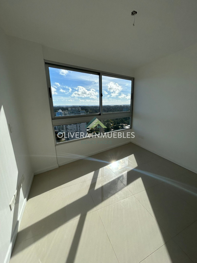 Apartamento ID.2232 - Apartamento en venta en Punta del Este, sobre la Avenida Roosvelt en Edificio Gala Vista