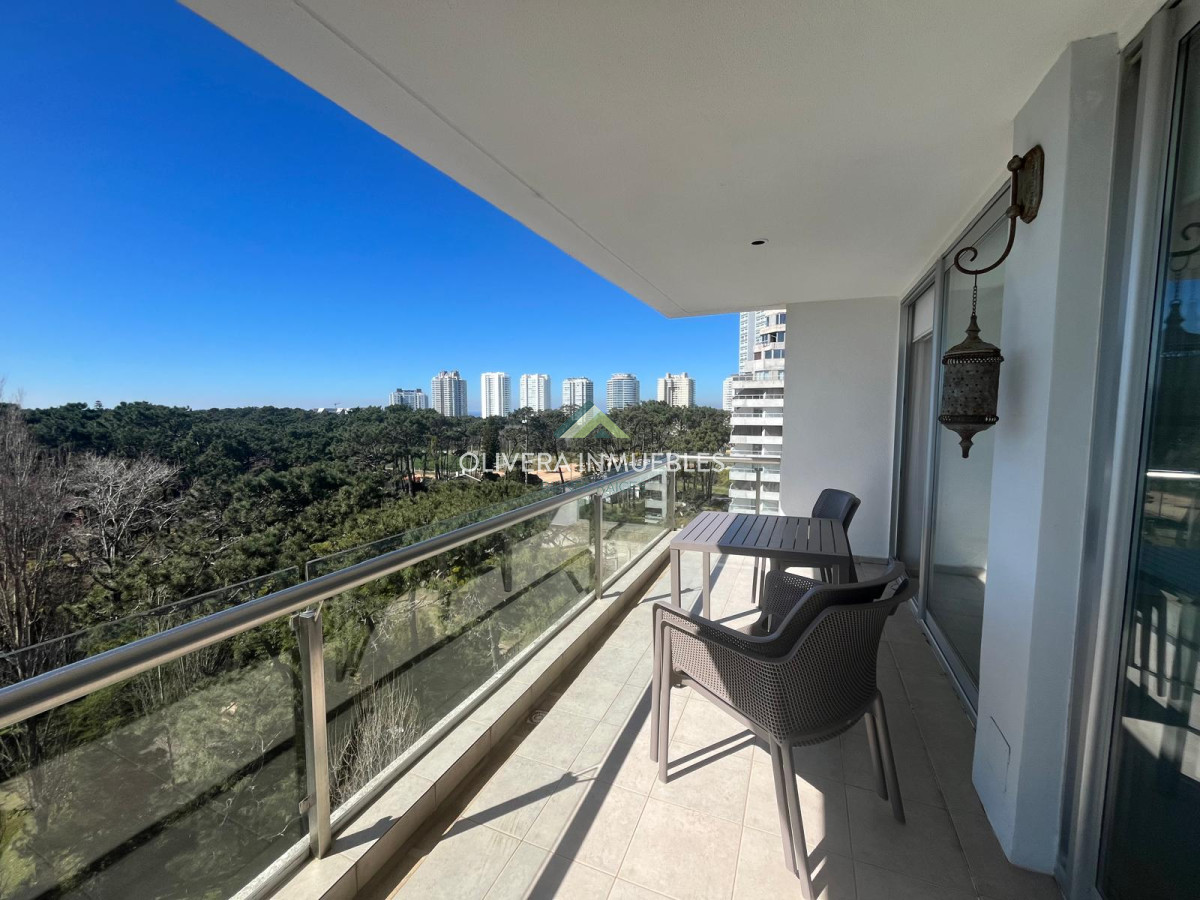 Apartamento ID.8788 - Apartamento tipo casa, con amplia terraza. 2 dormitorios 2 baños.