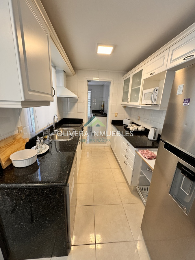 Apartamento ID.12358 - Apartamento en venta de 4 dormitorios en Playa Mansa, Punta del Este