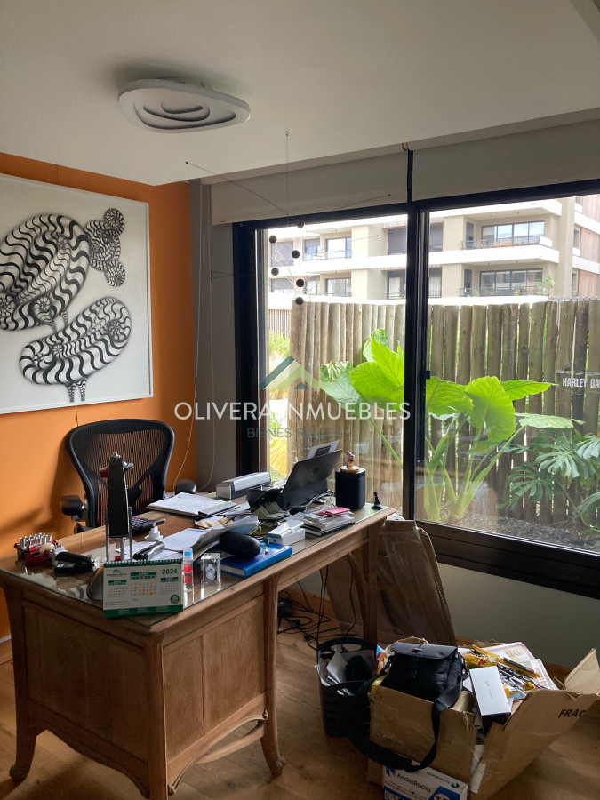 Apartamento ID.12476 - Apartamento en venta 3 dormitorios, con patio y una vista única al lago. 