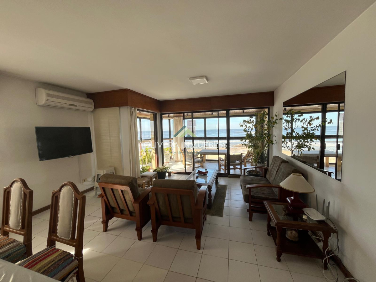 Apartamento ID.13670 - Apartamento en venta y alquiler temporal, vista al mar Punta del Este