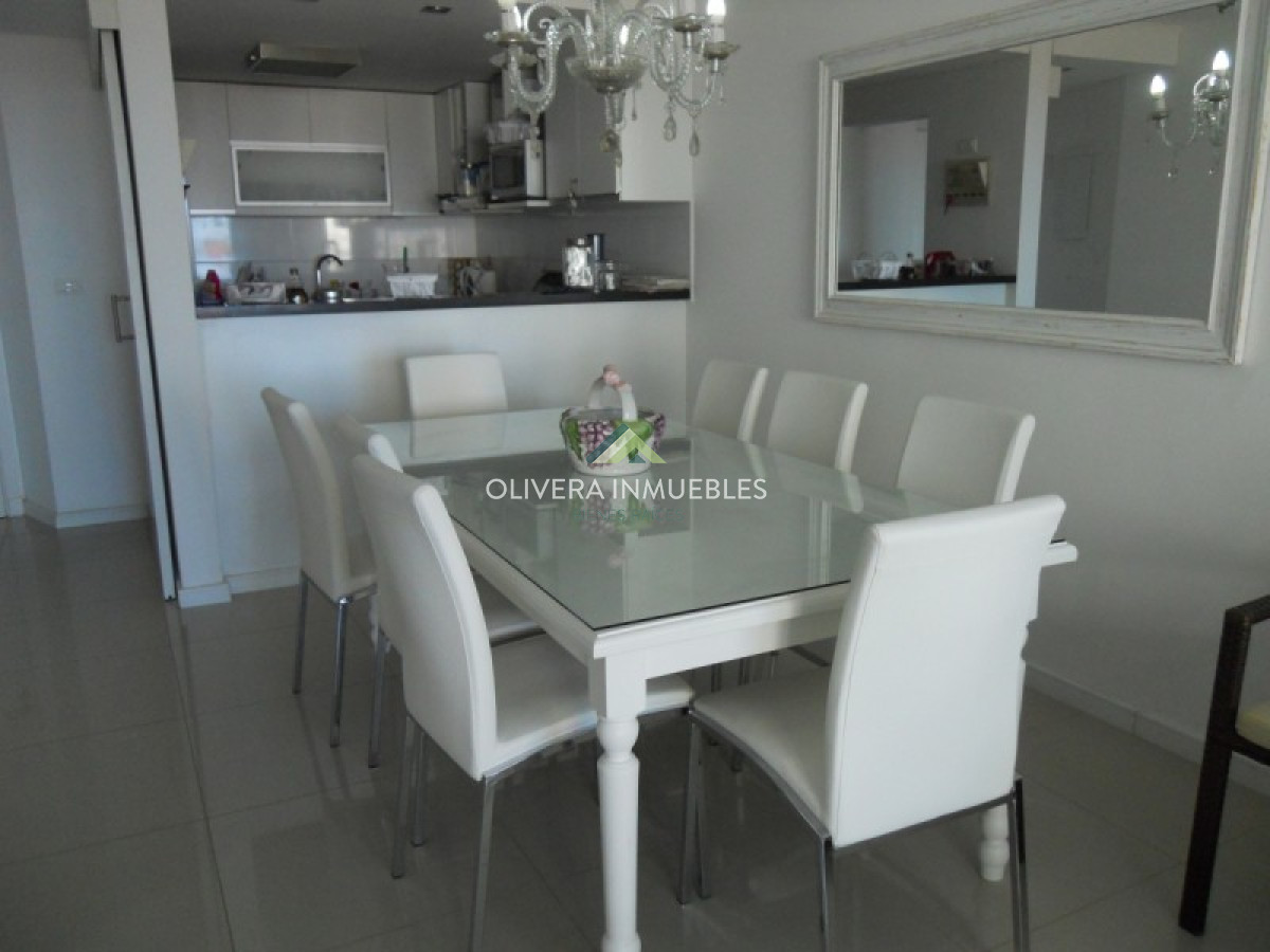 Apartamento ID.4440 - Apartamento en venta y alquiler de 2 dormitorios, Punta del Este.