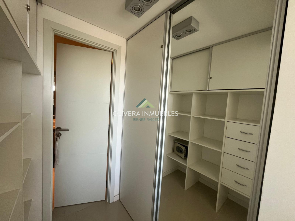 Apartamento ID.8788 - Apartamento tipo casa, con amplia terraza. 2 dormitorios 2 baños.