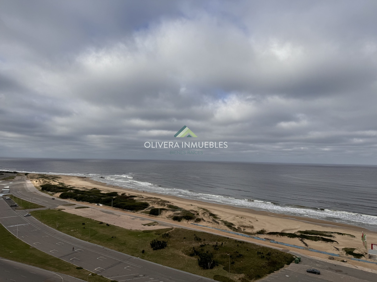 Apartamento ID.12205 - Apartamento en venta de 4 dormitorios en Playa Brava, Punta del Este