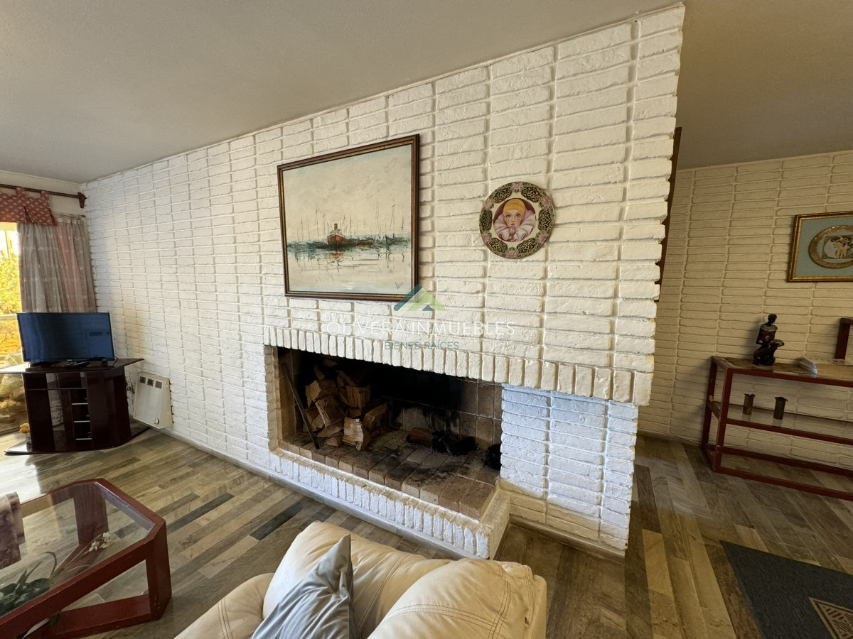 Apartamento ID.11812 - Apartamento en venta de 4 dormitorios en Playa Mansa Punta del Este
