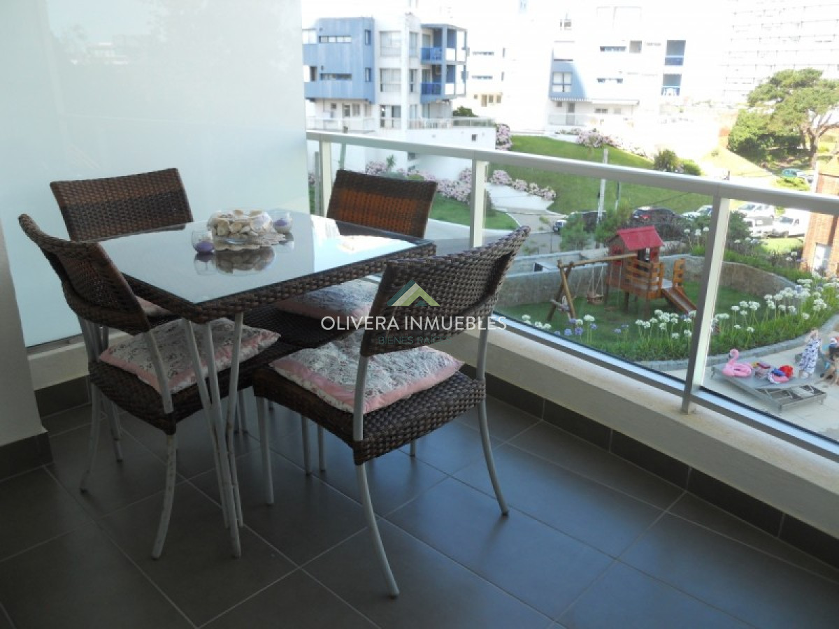 Apartamento ID.4440 - Apartamento en venta y alquiler de 2 dormitorios, Punta del Este.