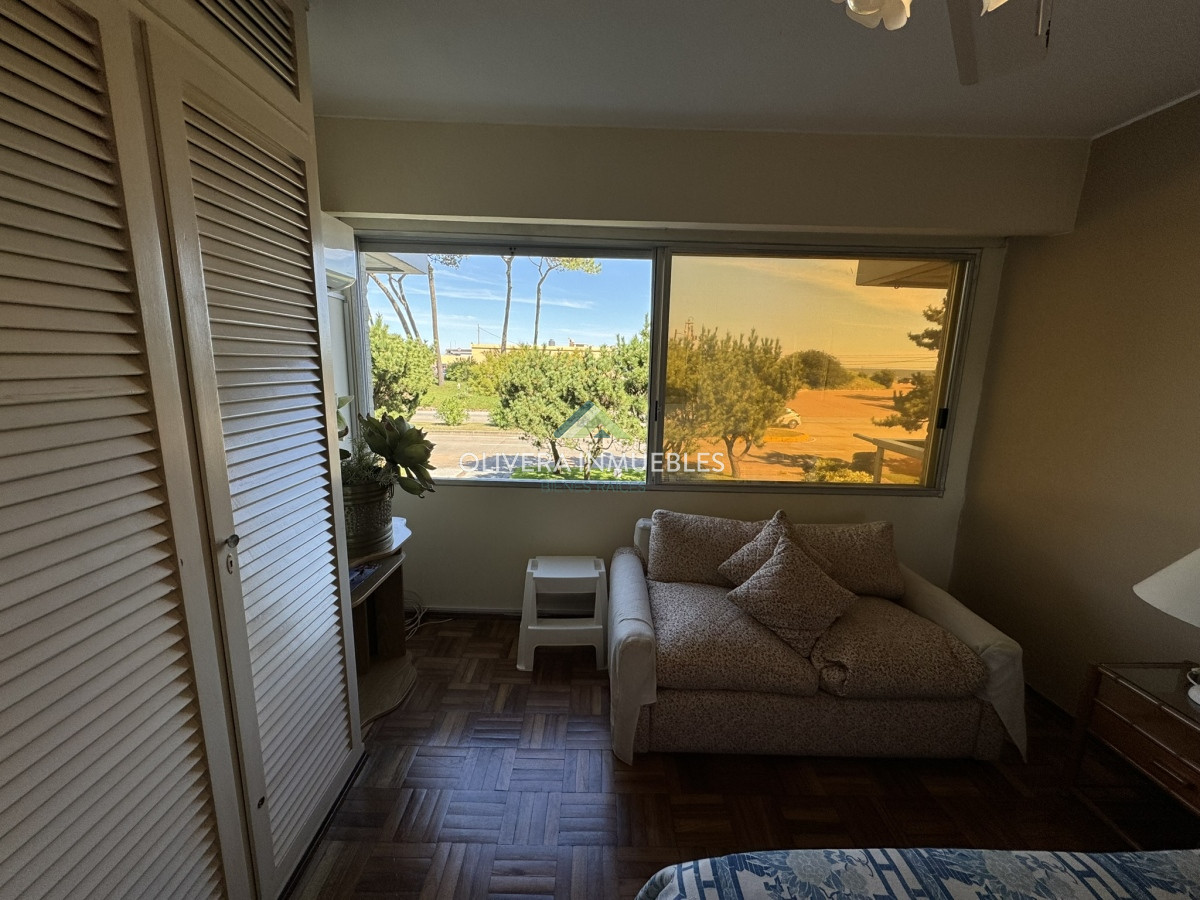 Apartamento ID.11812 - Apartamento en venta de 4 dormitorios en Playa Mansa Punta del Este