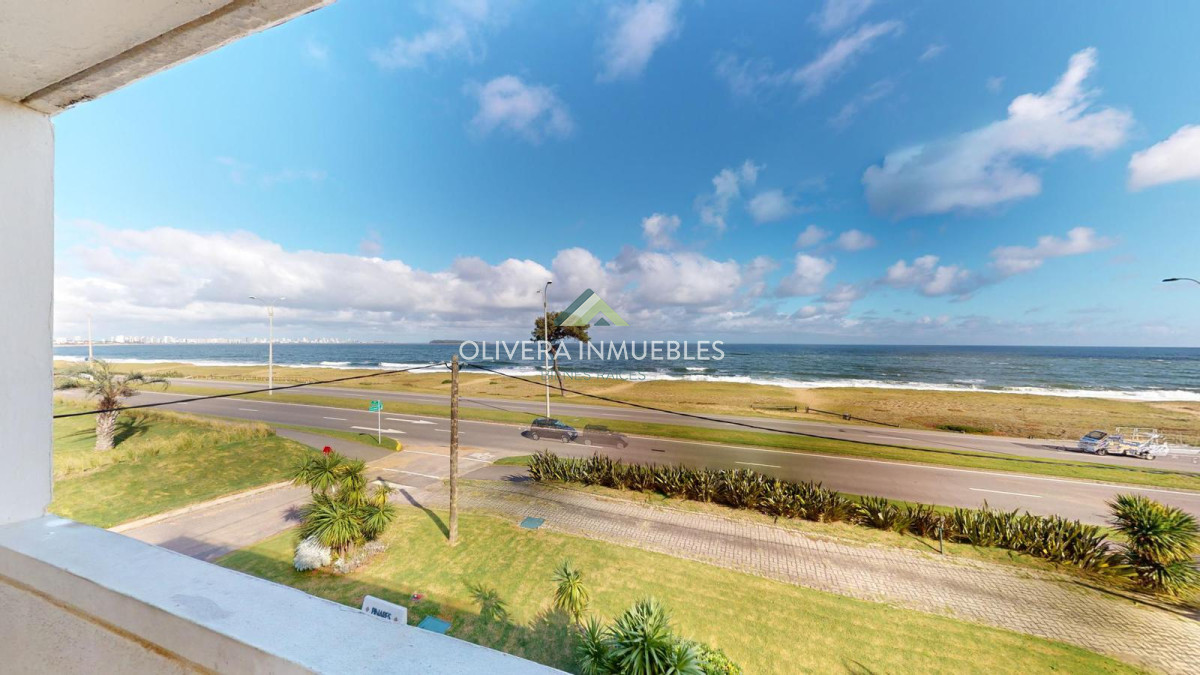 Apartamento ID.12118 - Apartamento en primera línea de la mansa, precio en Oportunidad. 3 dormitorios.