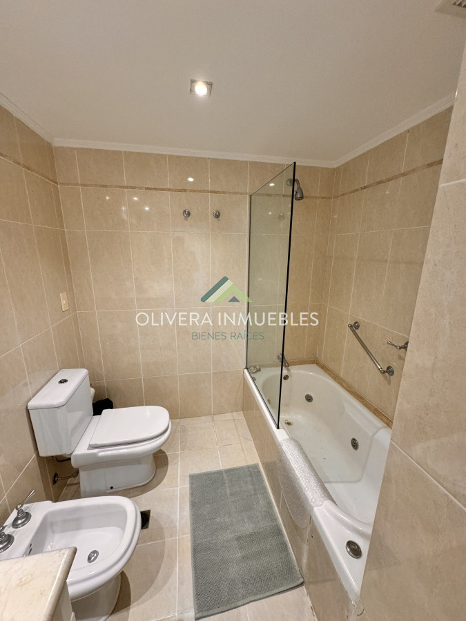 Apartamento ID.12358 - Apartamento en venta de 4 dormitorios en Playa Mansa, Punta del Este