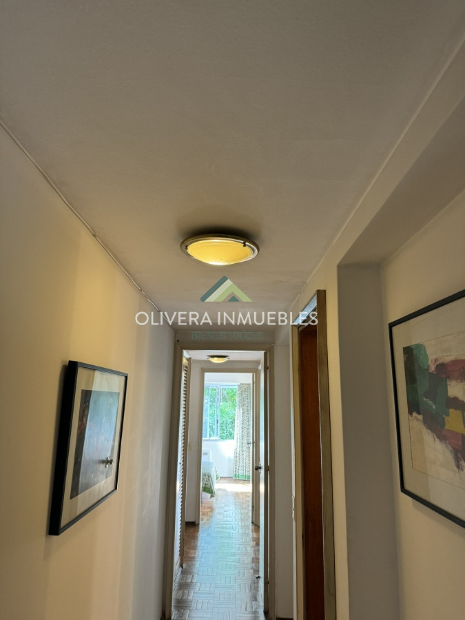 Apartamento ID.11812 - Apartamento en venta de 4 dormitorios en Playa Mansa Punta del Este