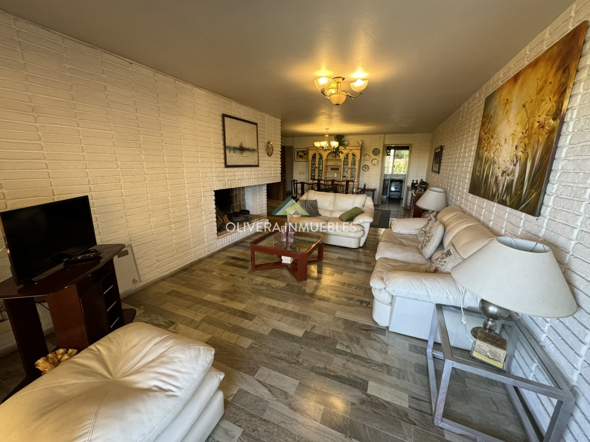 Apartamento ID.11812 - Apartamento en venta de 4 dormitorios en Playa Mansa Punta del Este