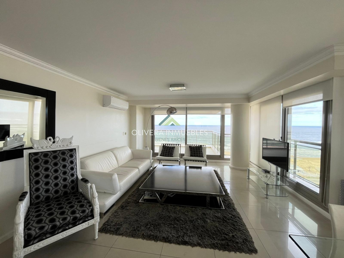 Apartamento ID.12205 - Apartamento en venta de 4 dormitorios en Playa Brava, Punta del Este