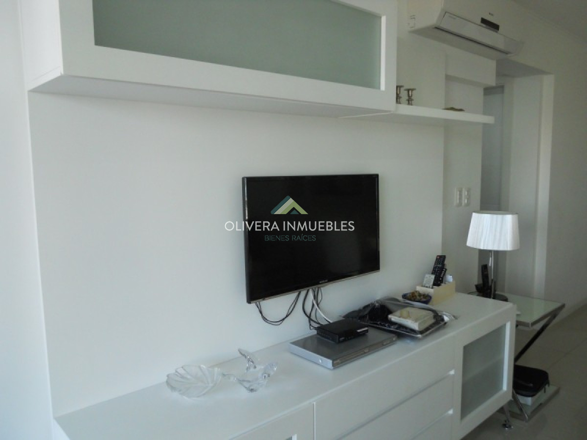 Apartamento ID.4440 - Apartamento en venta y alquiler de 2 dormitorios, Punta del Este.
