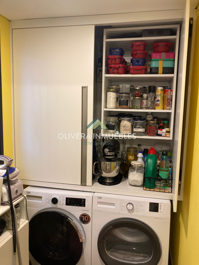 Apartamento ID.12476 - Apartamento en venta 3 dormitorios, con patio y una vista única al lago. 