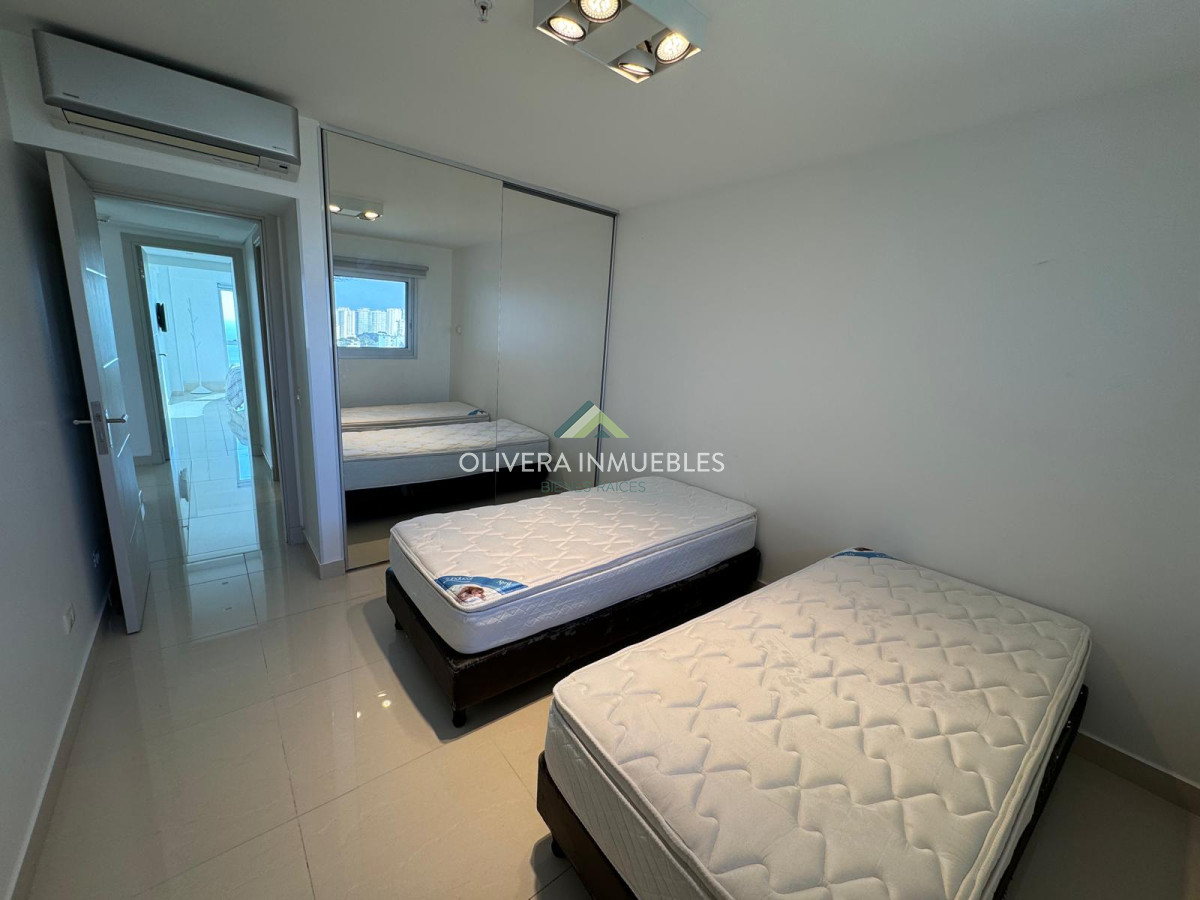 Apartamento ID.12684 - Apartamento en venta de 2 dormitorios en edificio Miami Boulevard