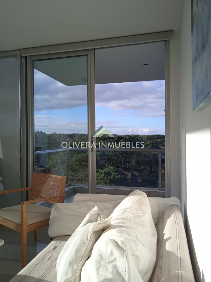 Apartamento ID.8139 - Amplio apartamento de 2 dormitorios y 2 baños, ubicado en un punto estratégico, cerca de todo, con terraza tipo patio.