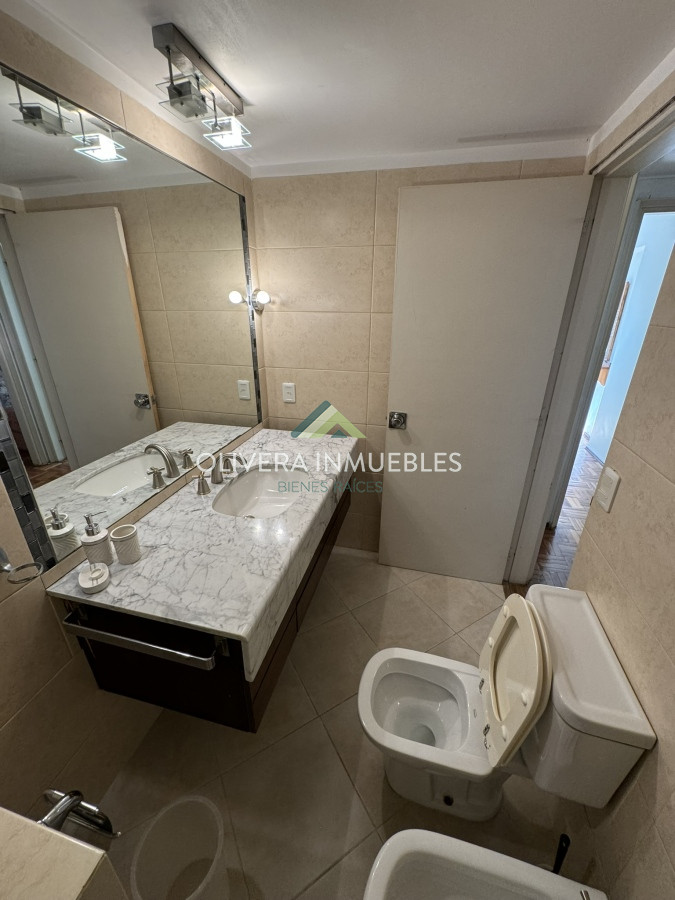 Apartamento ID.11812 - Apartamento en venta de 4 dormitorios en Playa Mansa Punta del Este