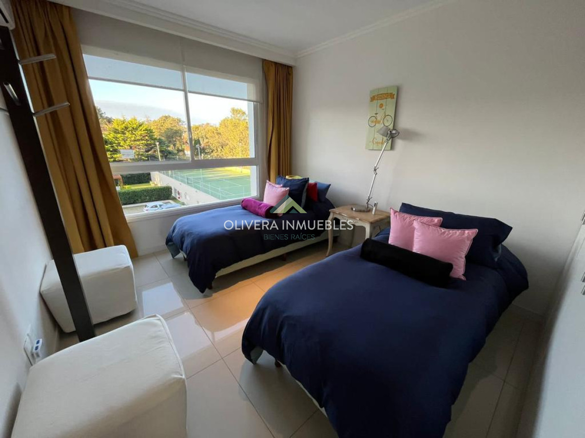 Apartamento ID.12105 - Apartamento en venta de 2 dormitorios en Edificio Cruceros