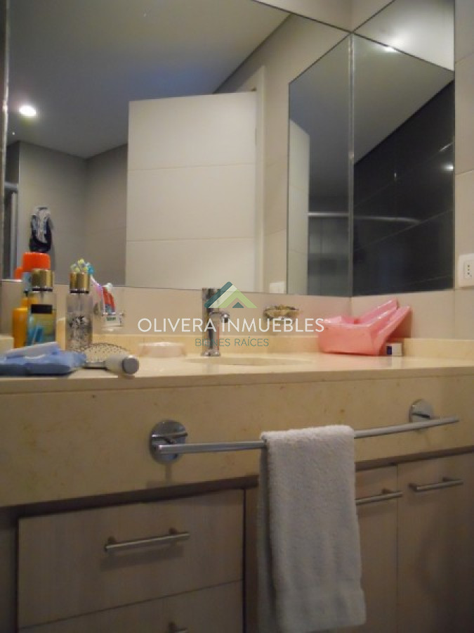 Apartamento ID.4440 - Apartamento en venta y alquiler de 2 dormitorios, Punta del Este.