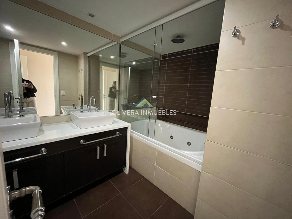 Apartamento ID.12205 - Apartamento en venta de 4 dormitorios en Playa Brava, Punta del Este