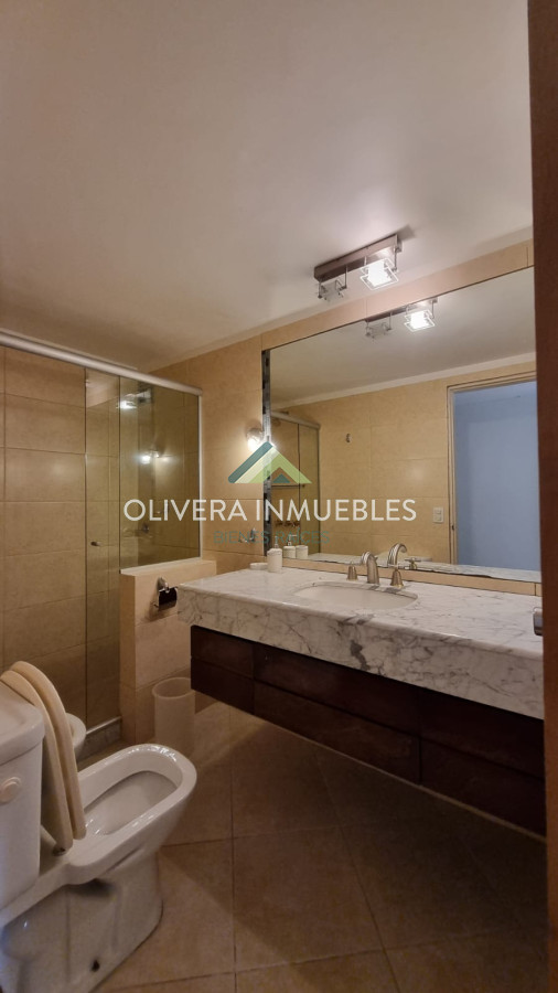 Apartamento ID.11812 - Apartamento en venta de 4 dormitorios en Playa Mansa Punta del Este