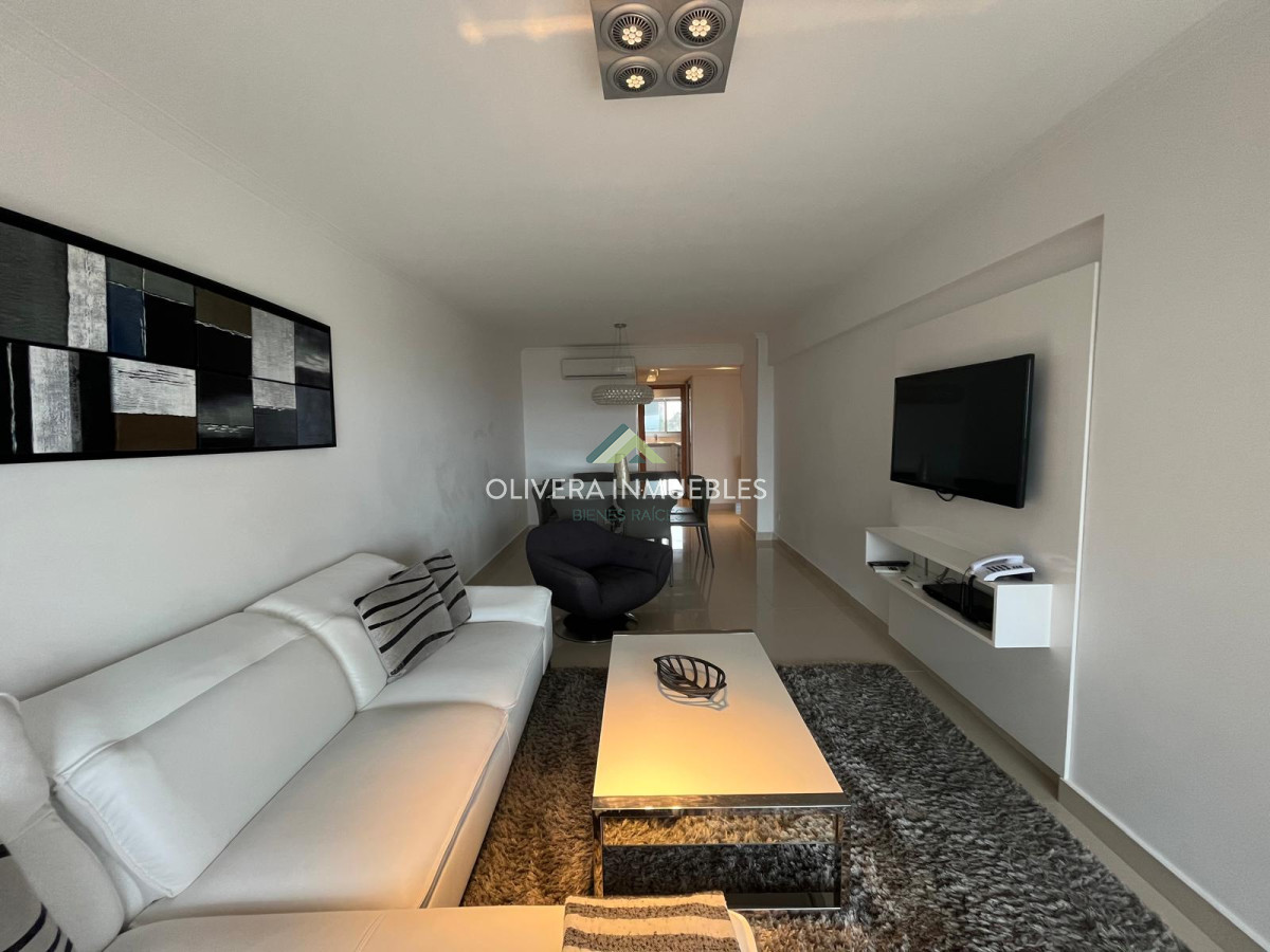 Apartamento ID.13714 - Apartamento en venta a pasos del mar, Punta del Este
