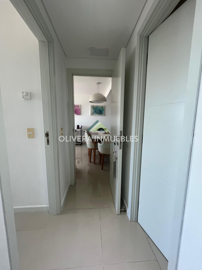 Apartamento ID.8788 - Apartamento tipo casa, con amplia terraza. 2 dormitorios 2 baños.