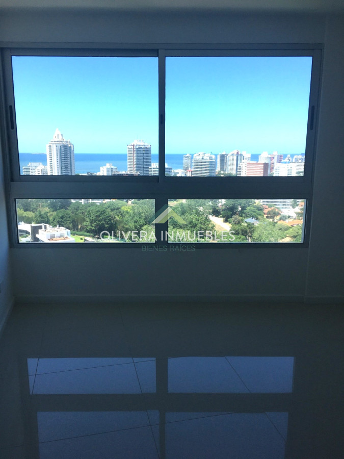 Apartamento ID.2267 - Apartamento en venta en Punta del Este, sobre la Avenida Roosevelt en Edificio Gala Vista.