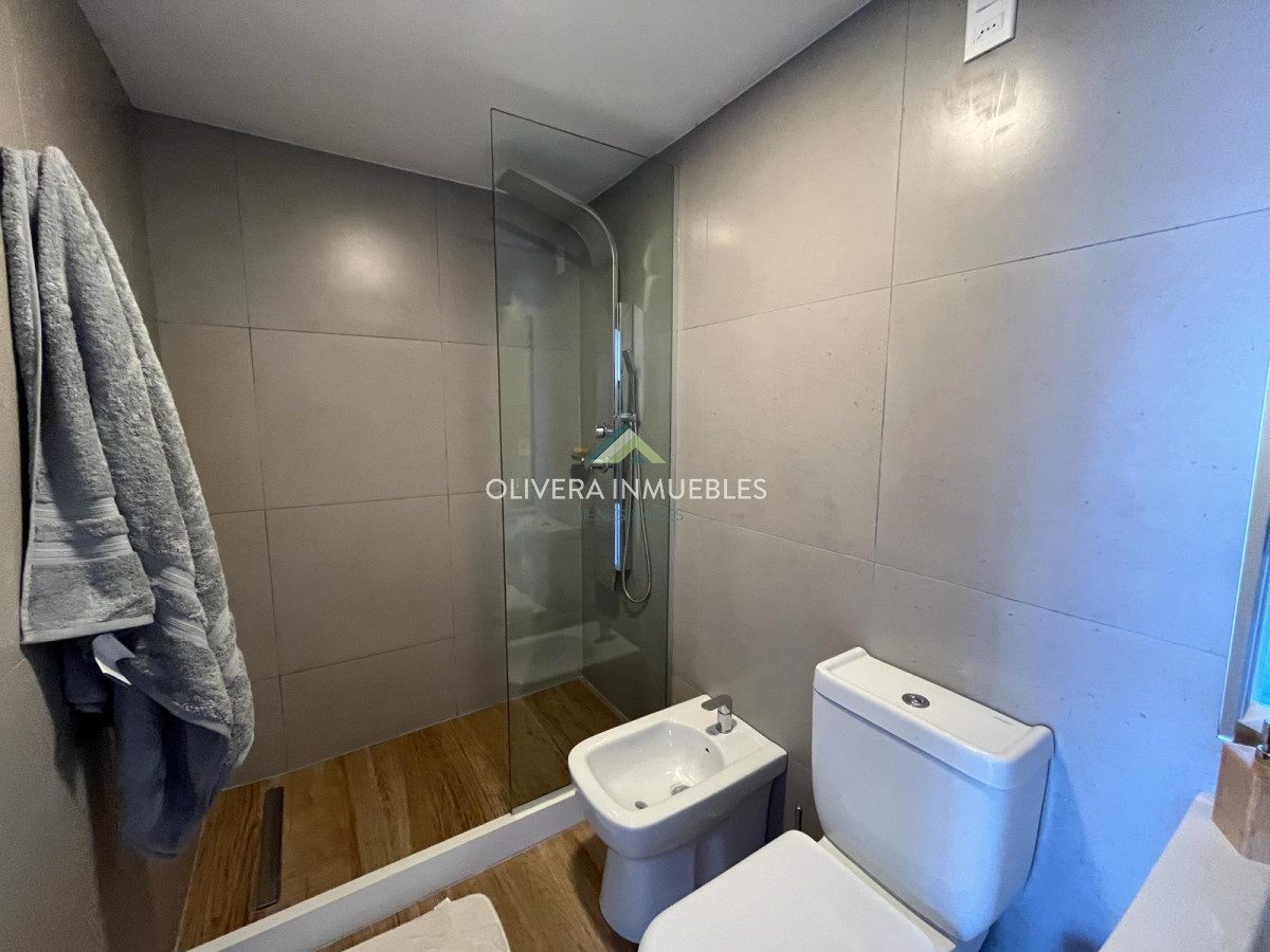 Apartamento ID.11435 - Apartamento en venta, alquiler anual o alquiler de verano  de 2 dormitorio en Playa Mansa, Punta del Este