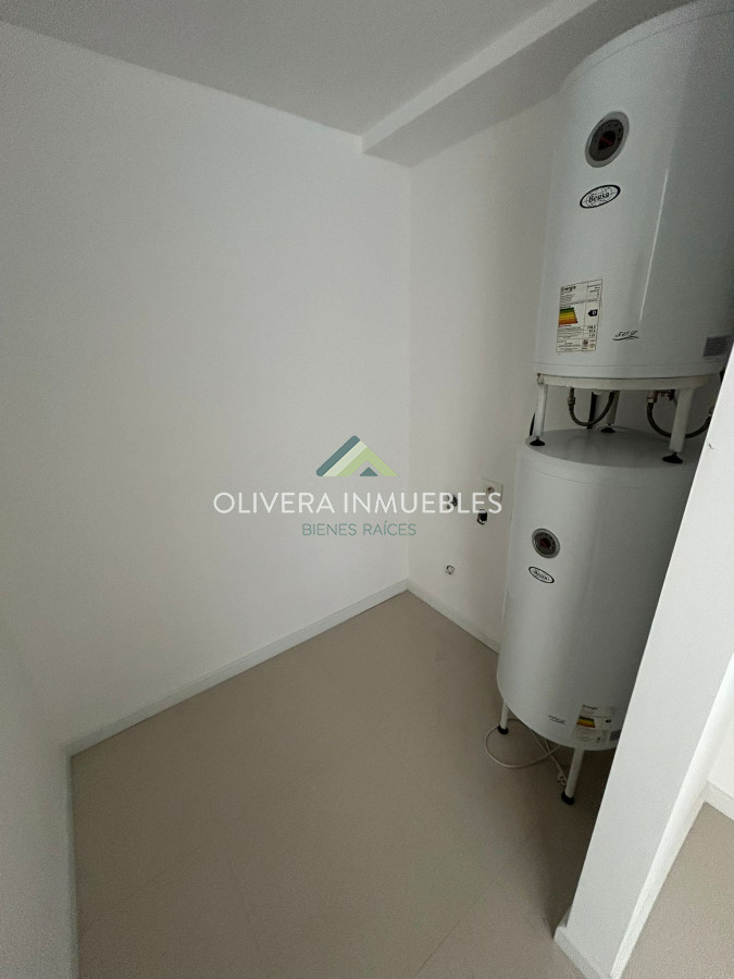 Apartamento ID.2222 - Apartamento en venta en Punta del Este, sobre la Avenida Roosvelt en Edificio Gala Vista