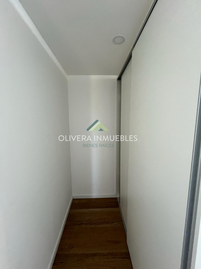 Apartamento ID.11435 - Apartamento en venta, alquiler anual o alquiler de verano  de 2 dormitorio en Playa Mansa, Punta del Este