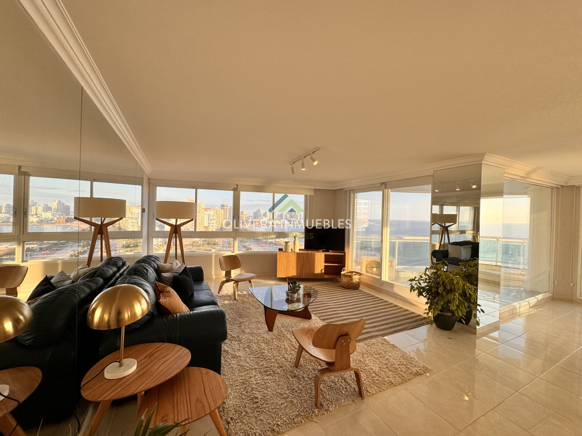 Apartamento ID.12358 - Apartamento en venta de 4 dormitorios en Playa Mansa, Punta del Este