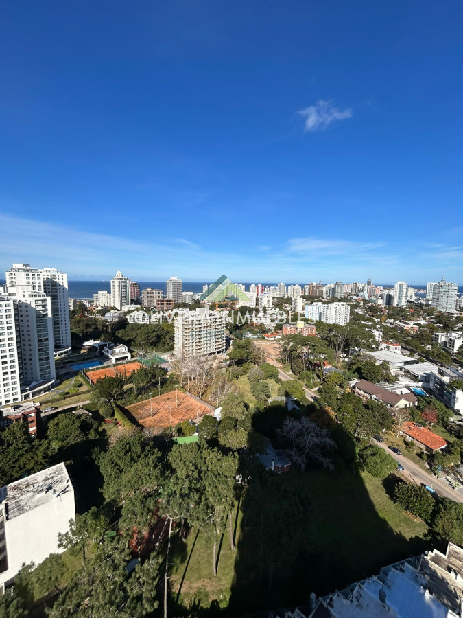Apartamento ID.2222 - Apartamento en venta en Punta del Este, sobre la Avenida Roosvelt en Edificio Gala Vista