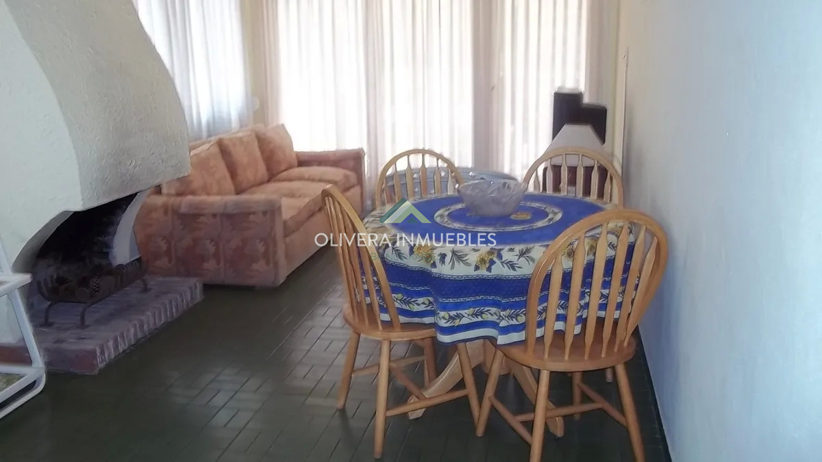 Apartamento ID.7586 - Alquiler por temporada y anual apto tipo casita