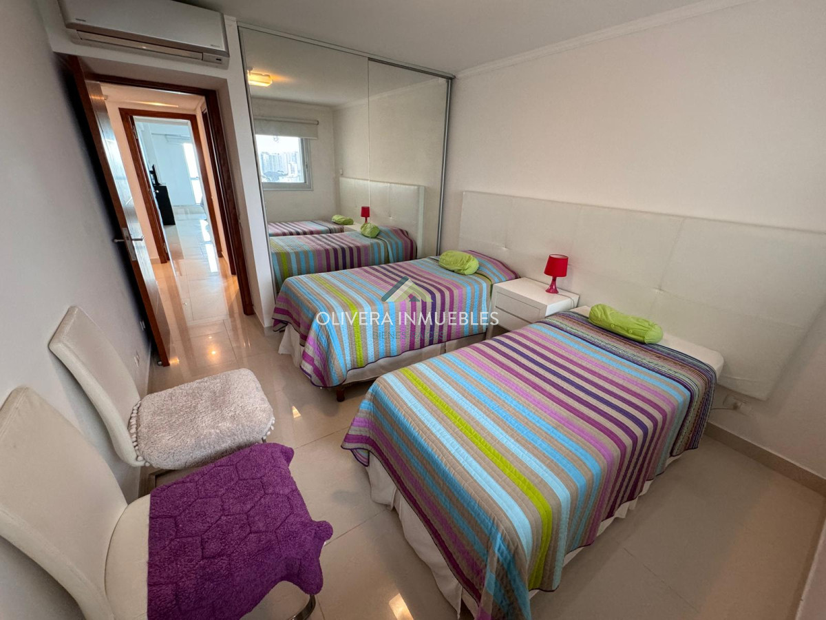 Apartamento ID.12685 - Apartamento en venta de 2 dormitorios en edificio Miami Boulevard