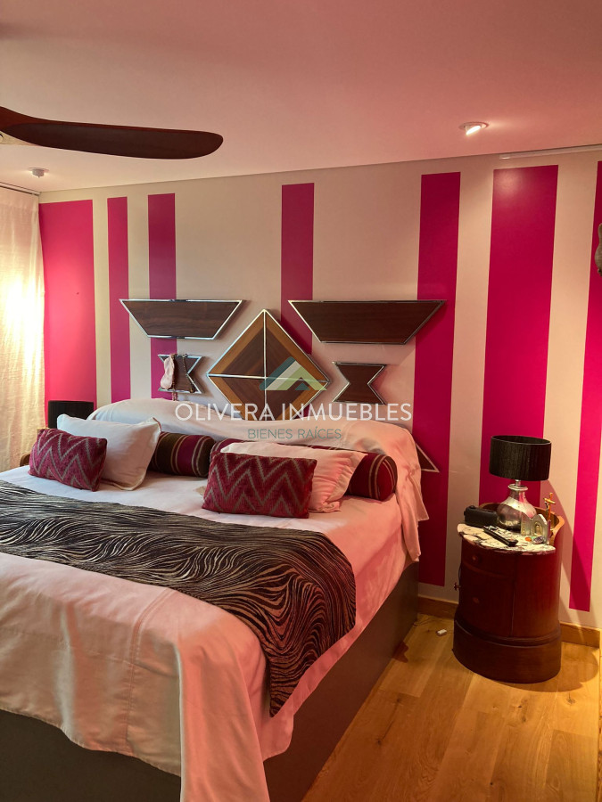 Apartamento ID.12476 - Apartamento en venta 3 dormitorios, con patio y una vista única al lago. 