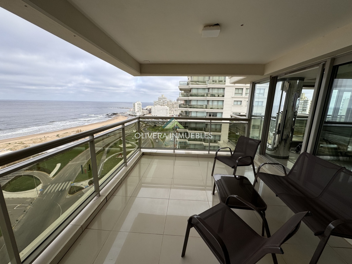Apartamento ID.12205 - Apartamento en venta de 4 dormitorios en Playa Brava, Punta del Este