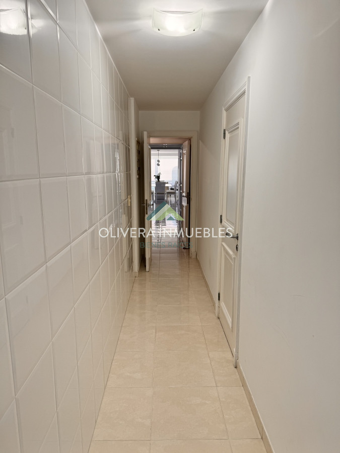 Apartamento ID.12358 - Apartamento en venta de 4 dormitorios en Playa Mansa, Punta del Este