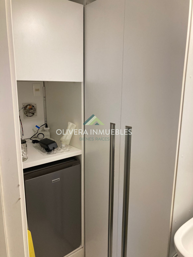 Apartamento ID.12476 - Apartamento en venta 3 dormitorios, con patio y una vista única al lago. 